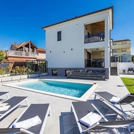 Villa Beautiful In Near The Stinjan