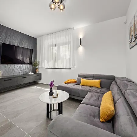 In Tinjan Near Hidrobaza *