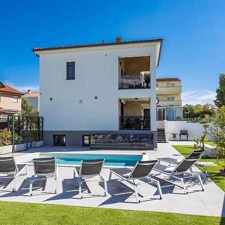 In Tinjan Near Hidrobaza *