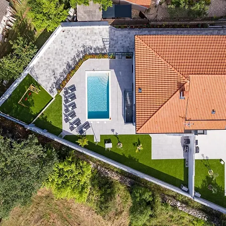 In Tinjan Near Hidrobaza Villa *