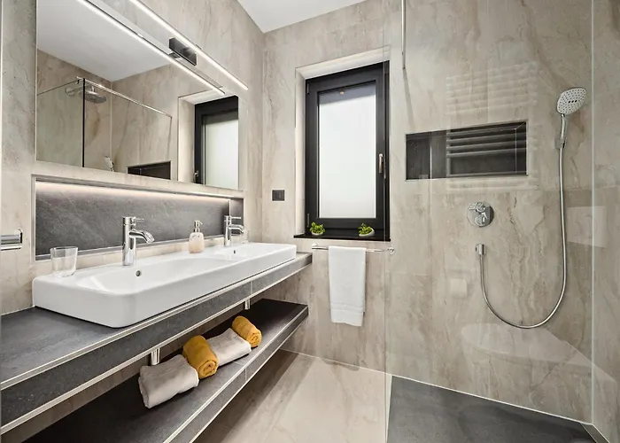 Villa In Tinjan Near Hidrobaza *