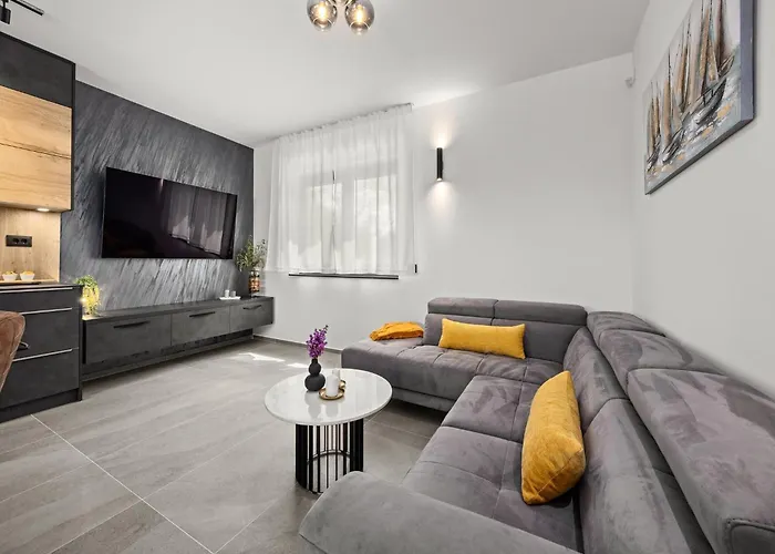 In Tinjan Near Hidrobaza *