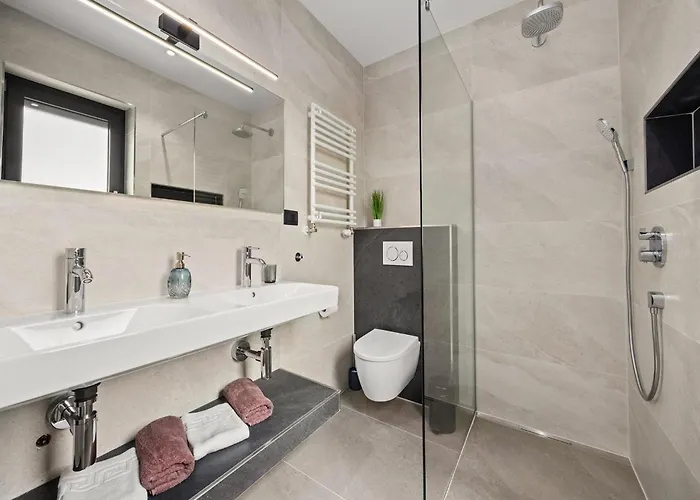 In Tinjan Near Hidrobaza Villa Stinjan