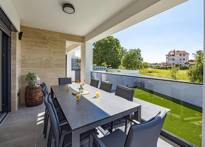 In Tinjan Near Hidrobaza Villa