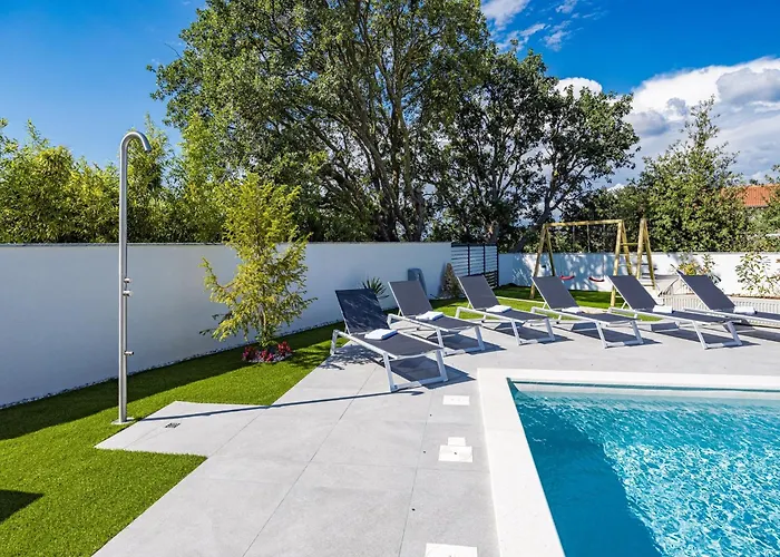 In Tinjan Near Hidrobaza