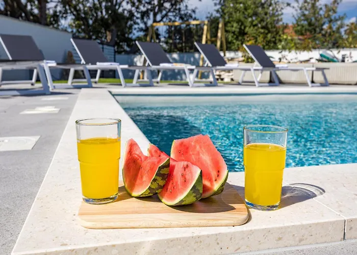 Villa In Tinjan Near Hidrobaza