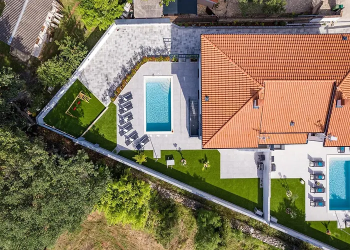 In Tinjan Near Hidrobaza Villa *