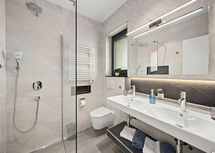 In Tinjan Near Hidrobaza Villa Stinjan