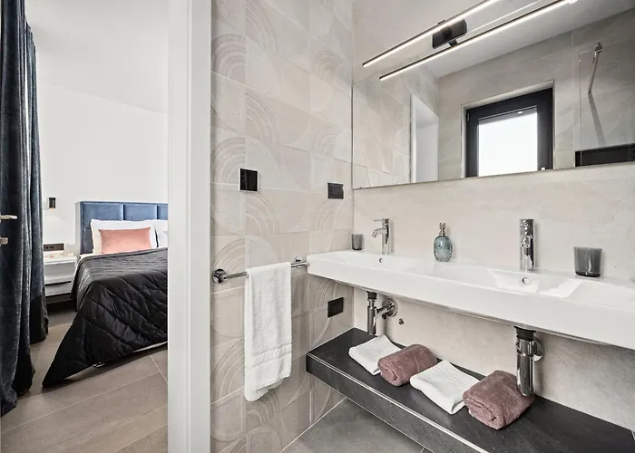 In Tinjan Near Hidrobaza * Stinjan